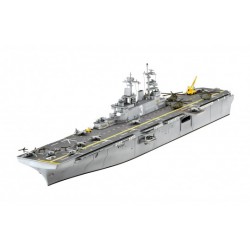 Revell_ WASP Class. US Navy Assault Carrier_ 1/700 maqueta montada